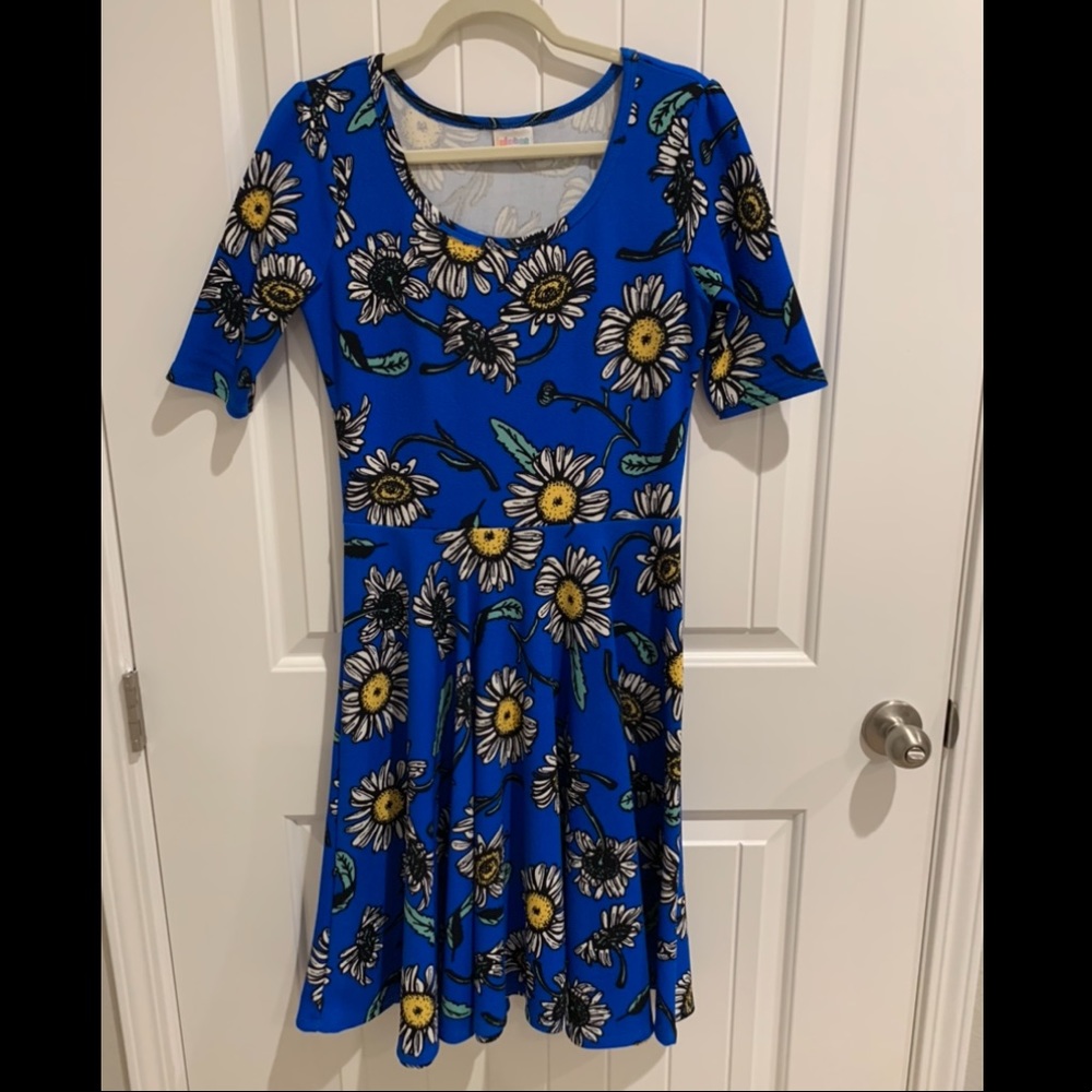 LuLaRoe Nicole sunflower dress
